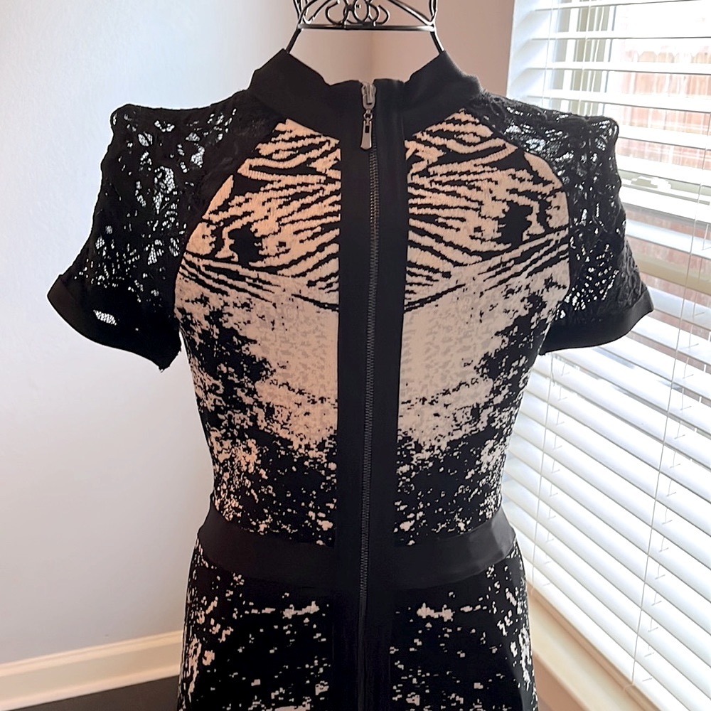 Super fitted sexy dress. See through black lace on sleeves and around waist area - Picture 6 of 12